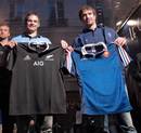 All Blacks skipper Richie McCaw and France's Julien Pierre pose ahead of Saturday's Test