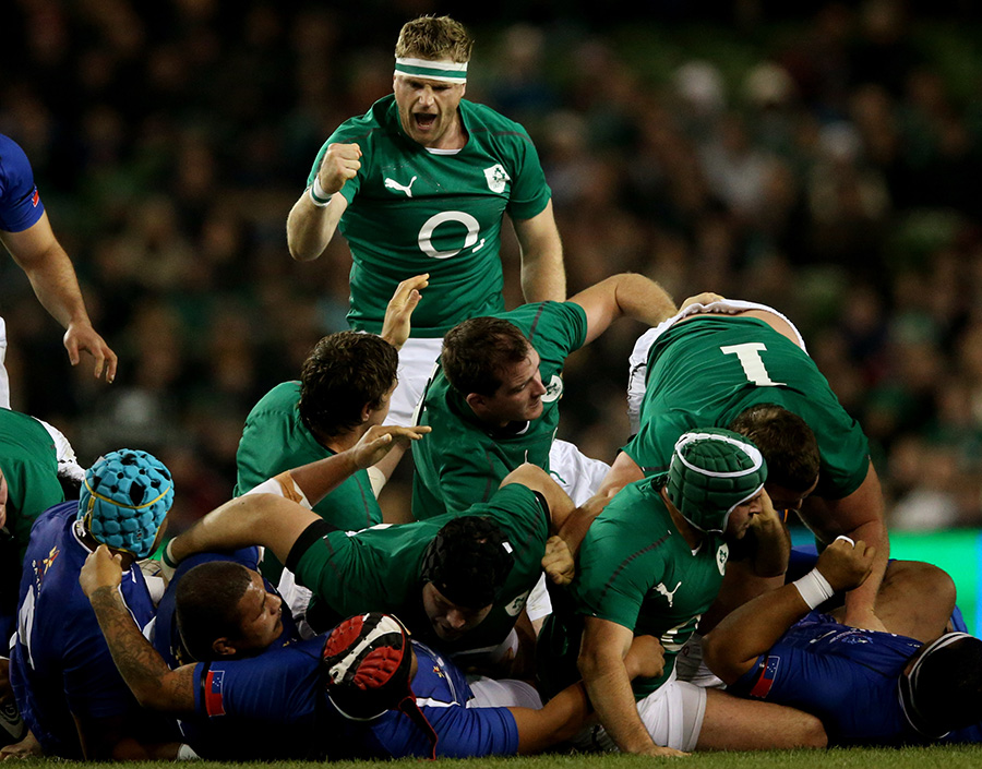 Jamie Heaslip celebrates an Ireland try against Samoa 