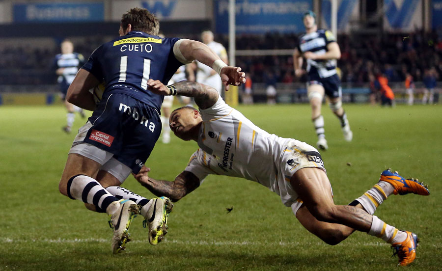 Mark Cueto crosses for a try despite the challenge of James Stephenson