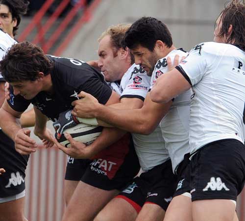 Toulouse's centre Yannick Jauzion is tackled by Brive fly-half Andy Goode