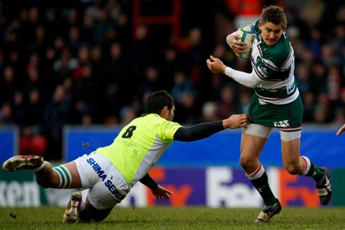 Leicester's Toby Flood evades a tackle