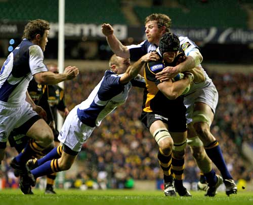 Wasps' George Skivington powers towards the Leinster line
