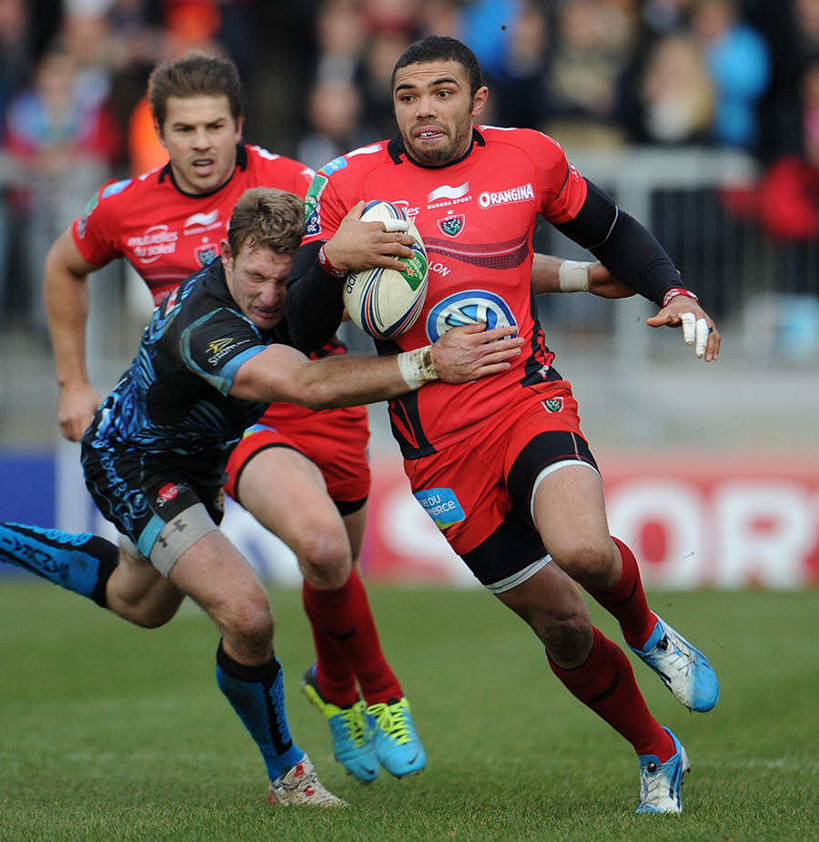 Bryan Habana tries to escape the attentions of Exeter's Matt Jess