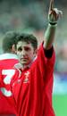 Wales' Jonathan Davies pays tribute to the crowd