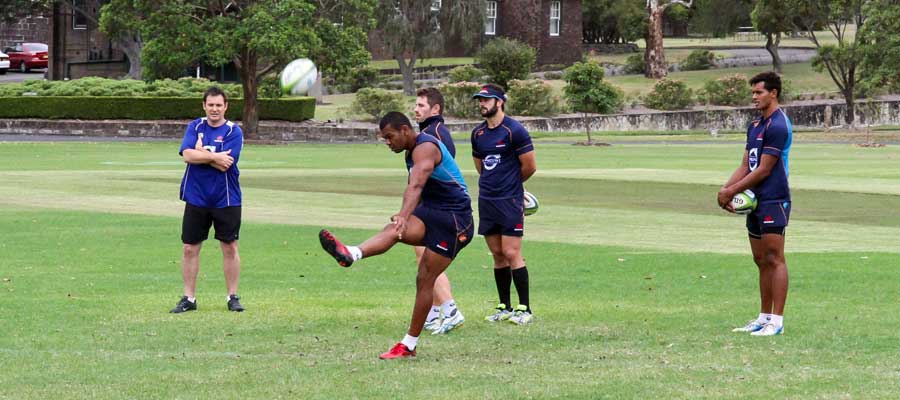 Andrew Mehrtens oversees a New South Wales Waratahs kicking session