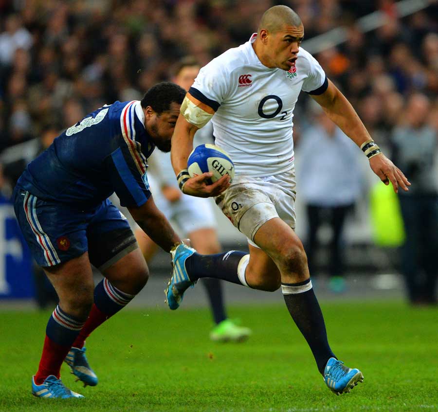 England's Luther Burrell sprints past Mathieu Bastareaud for their second try