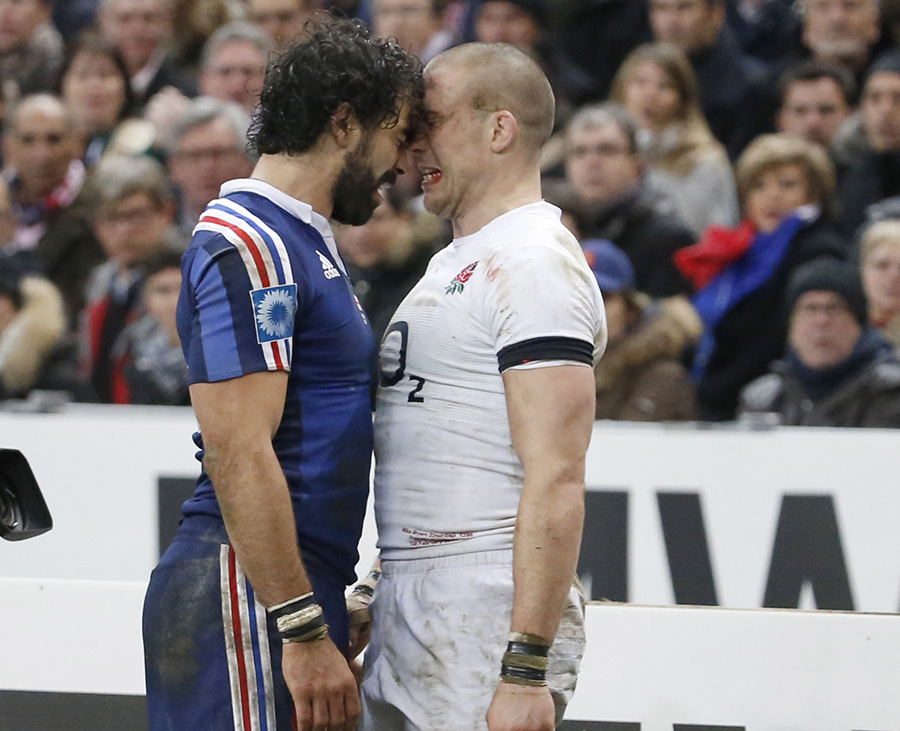 Yoann Huget and Mike Brown come to blows in Paris