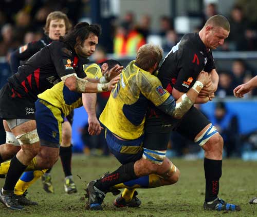 Sale Sharks' Brent Cockbain stretches the Clermont Auvergne defence