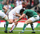 Phil Vickery runs into Ireland's Shane Horgan 