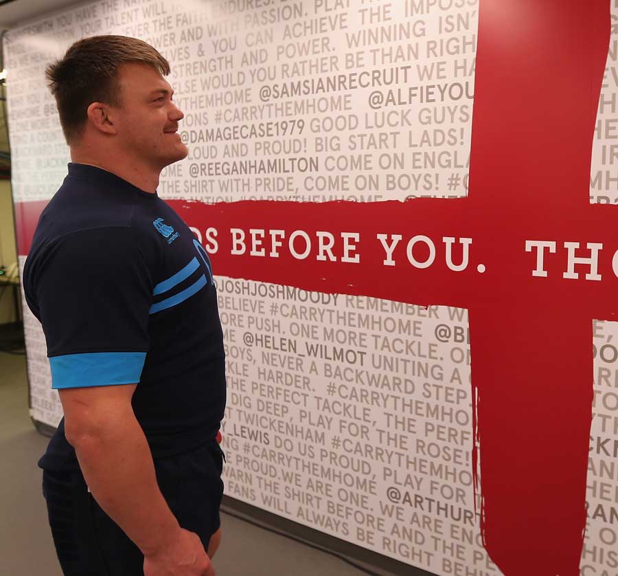 David Wilson takes in messages from supporters in the tunnel at Twickenham