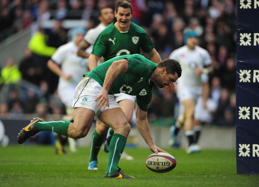 Rob Kearney dots down for Ireland at the start of the second half