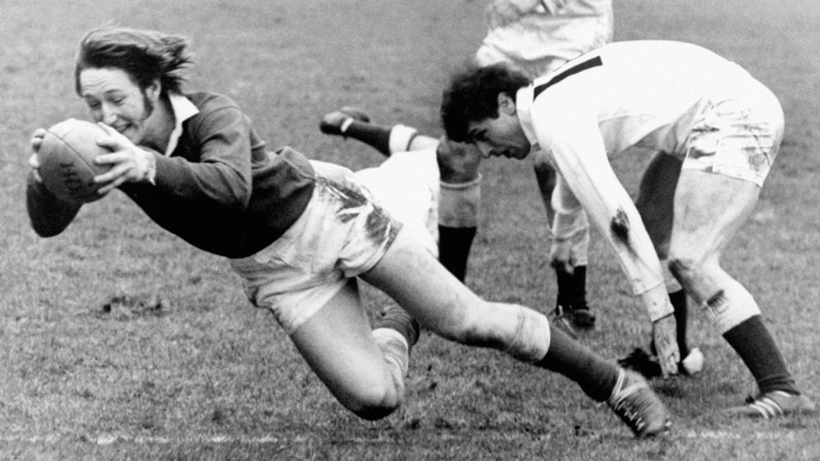 JPR Williams scores during Wales' remarkable comeback