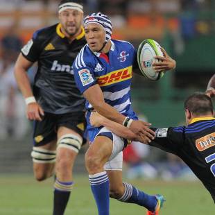 The Stormers' Gio Aplon tries to break a tackle, Stormers v Hurricanes, Super Rugby, Newlands Stadium, Cape Town, February 28, 2014 