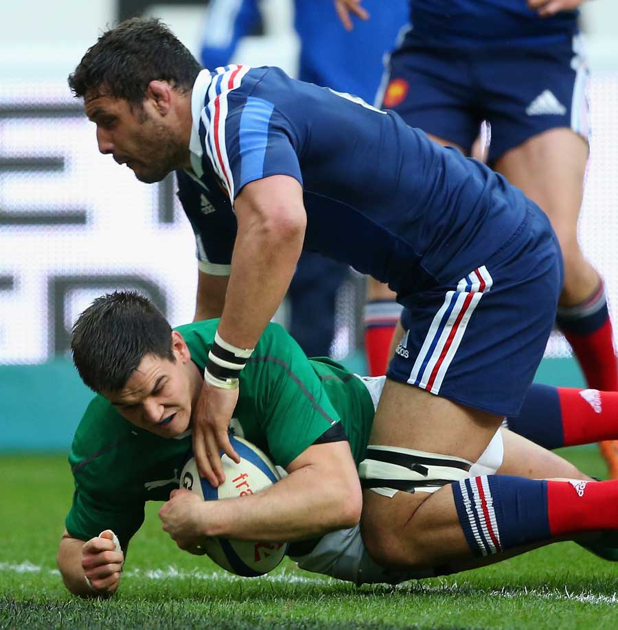 Ireland's Jonathan Sexton gets the opening try in Paris