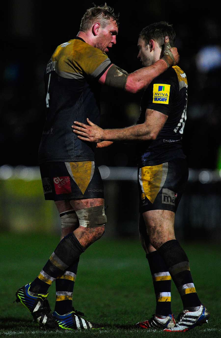 Worcester's Chris Pennell is consoled by James Percival 
