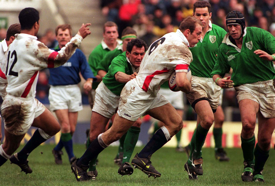 Laurence Dallaglio on the charge