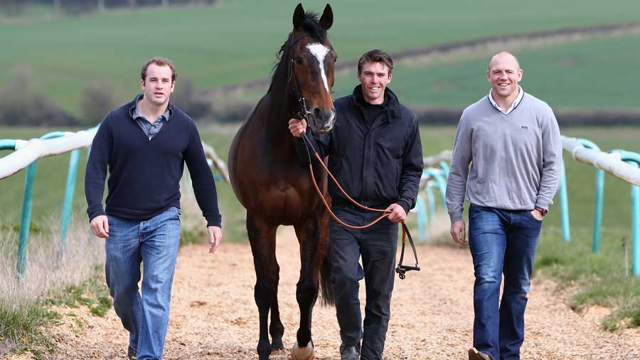 James Simpson-Daniel, trainer Michael Scudamore and Mike Tindall stand alongside their horse Monbeg Dude