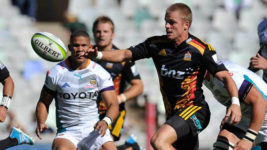 Chiefs' Gareth Anscombe attempts to control the ball against the Cheetahs, Cheetahs v Chiefs, Super Rugby, Vodacom Park, Bloemfontein, April 5, 2014