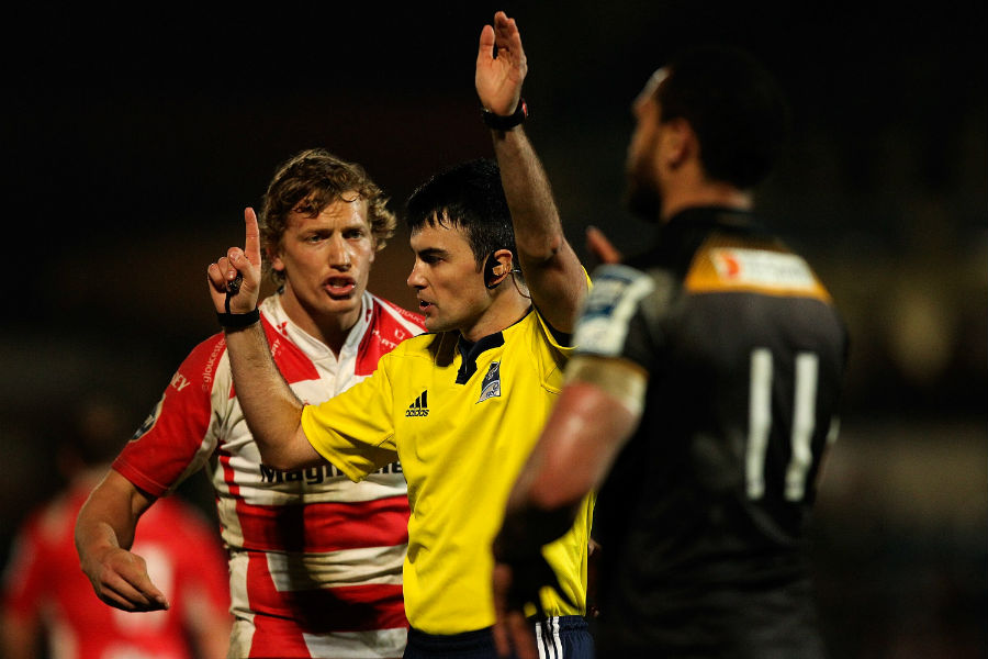 Billy Twelvetrees argues with the referee