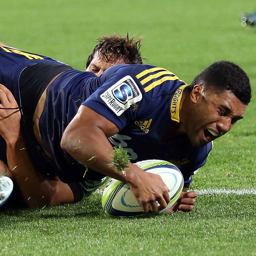 Lima Sopoaga of the Highlanders scores a try