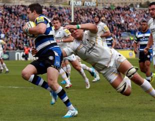 Bath's Horacio Agulla darts past Mike Williams for their second try, Bath Rugby v Worcester Warriors, Aviva Premiership, Recreation Ground, Bath, April 19, 2014