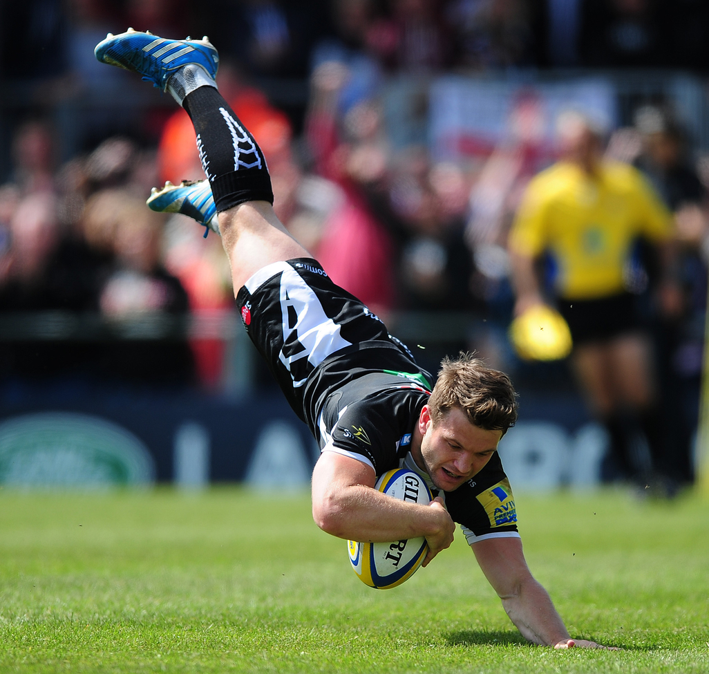 Exeter's Dave Lewis dives for a try at a sun-soaked Sandy Park