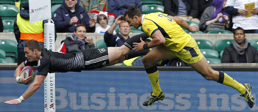 New Zealand's Gillies Kaka dives to score