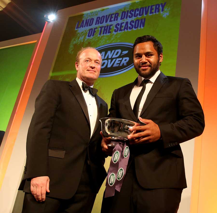 Saracens' Billy Vunipola picks up his Land Rover Discovery of the Year award