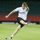 Owen Farrell practices his kicking ahead of Saturday's Heinken Cup final