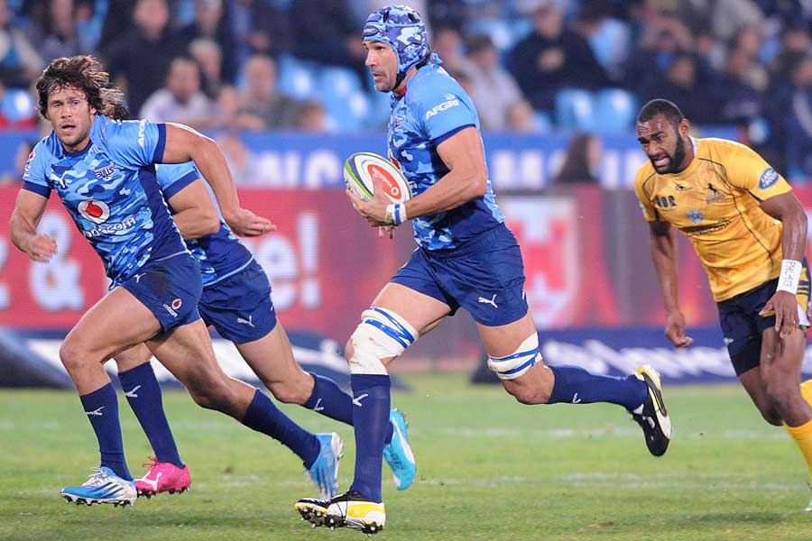 Victor Matfield of the Bulls finds plenty of space