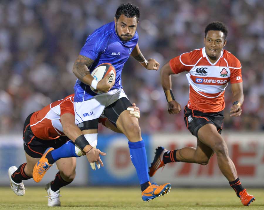 Samoa's Fautua Otto makes a break against Japan
