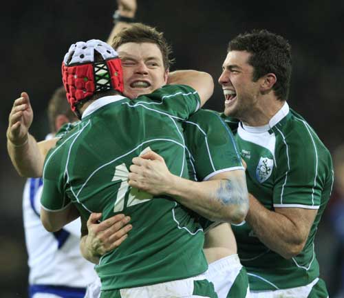 Ireland's Brian O'Driscoll celebrates with team mates Pady Wallace and Rob Kearney