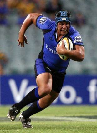 The Western Force's Pek Cowan takes the attack to the Blues, Western Force v Blues, Super 14, Subiaco Oval, Perth, Australia, February 13, 2009