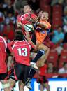 The Lions' Henno Mentz and the Cheetahs' Bjorn Basson compete for a high ball