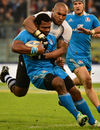 Nemani Nadolo fights for the ball with Italy's Manoa Vosawi