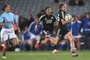 Selica Winiata of New Zealand breaks clear to score her third try