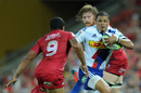 Juan de Jongh takes on the Reds' defence