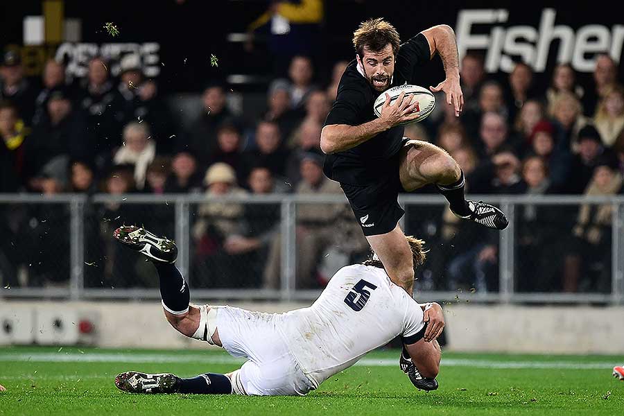 England's Geoff Parling tackles New Zealand's Conrad Smith