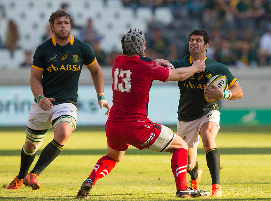 Jonathan Davies and Morne Steyn battle it out