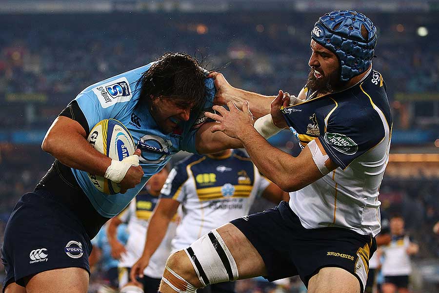 The Brumbies' Scott Fardy scrags the Waratahs' Jacques Potgieter