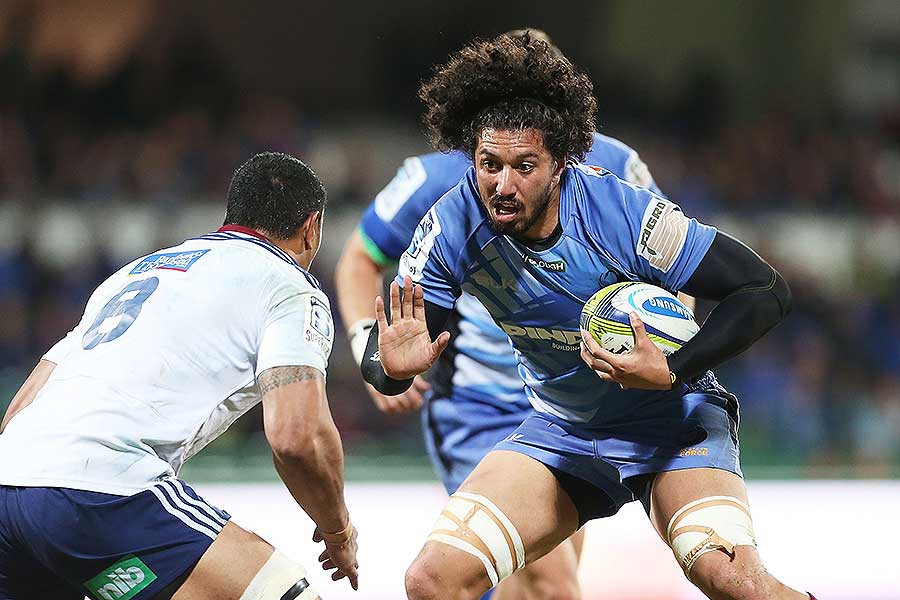 The Force's Sam Wykes takes on the Blues' Jerome Kaino