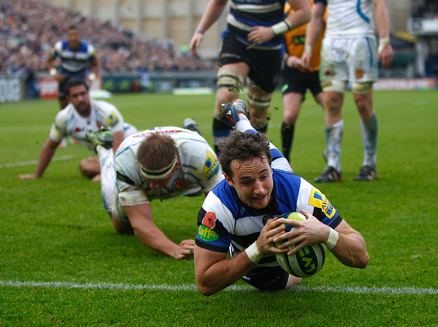 Martin Roberts dives over for a try