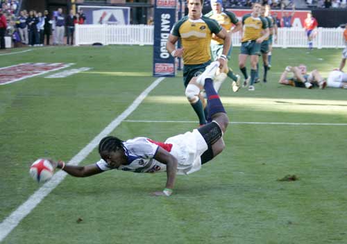 Justin Boyd dives out to score for USA Sevens