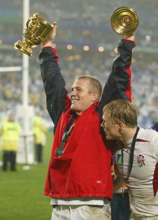 England's Mike Tindall lifts the World Cup, Australia v England, 2003 World Cup, Sydney, November 22, 2003