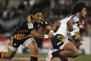 Brumbies wing Henry Speight is caught by Bundee Aki, Brumbies v Chiefs, Super Rugby Qualifying final, GIO Stadium, July 19, 2014 