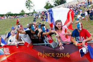 The local support enjoy France's win over South Africa, 2014 Women's Rugby World Cup, Marcoussis, August 5, 2014