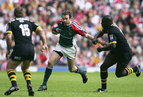 Geordan Murphy attacks the Wasps defence