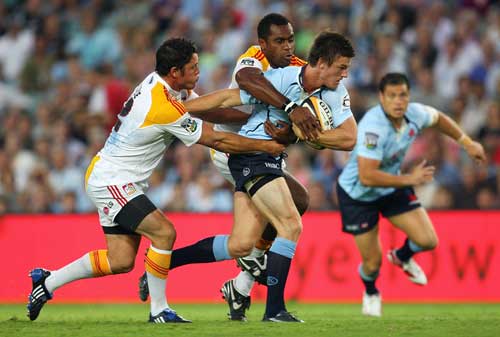 The Waratahs' Rob Horne stretches the Chiefs' defence