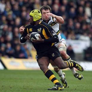 Wasps flanker Serge Betsen is hunted down by Northampton flanker Neil Best, Wasps v Northampton, Guinness Premiership, Adams Park, Wycombe, England, February 22, 2009