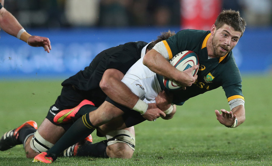 Willie le Roux of South Africa is tackled by Sam Whitelock 